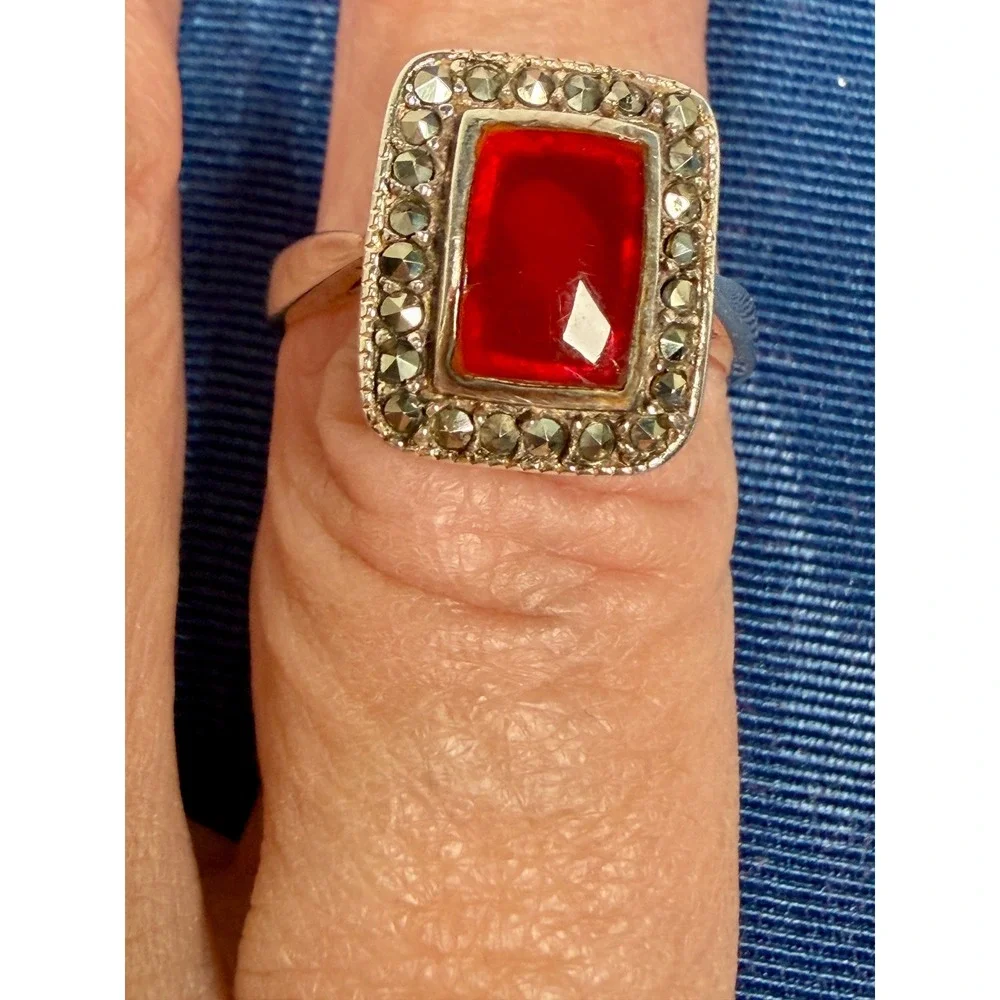 Vintage 925 Sterling Silver Red Stone Marcasite Halo Cocktail Ring Thailand